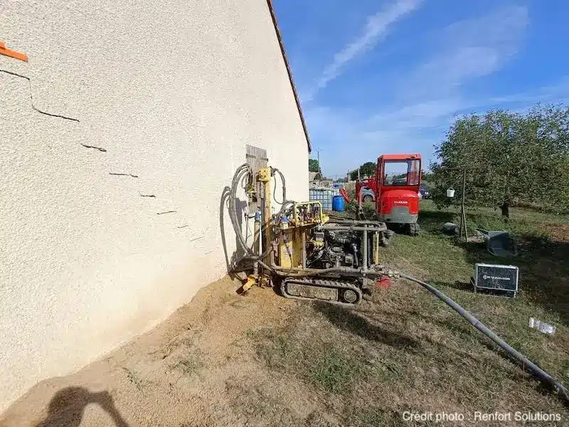 Machine de forage pour installation de micropieux en reprise en sous-oeuvre